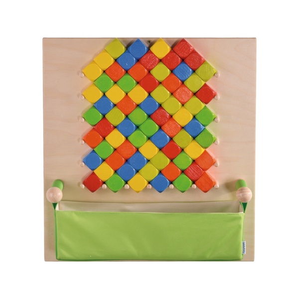 Занимателно табло с кубчета - стенен панел за игра