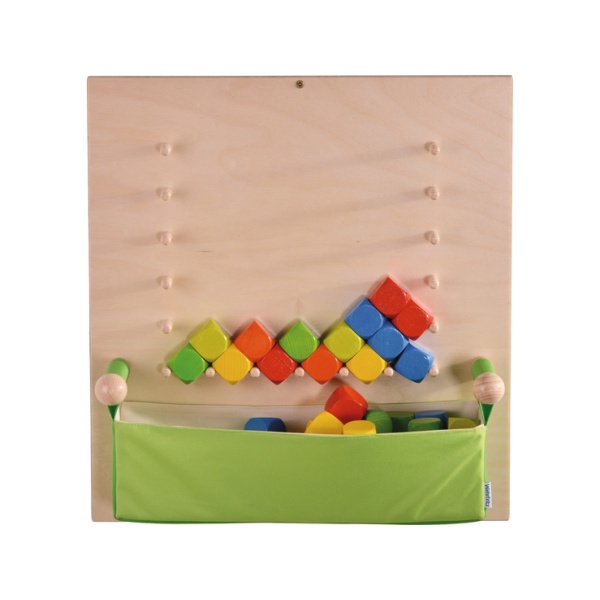 Занимателно табло с кубчета - стенен панел за игра