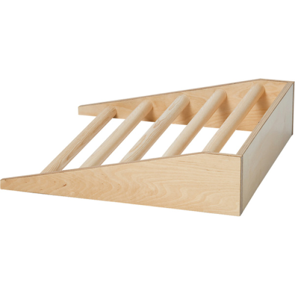 Дървена платформа стълба - съоръжение за игра на закрито