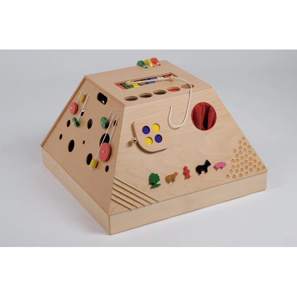 Дървена пирамида с игри за малки деца 2