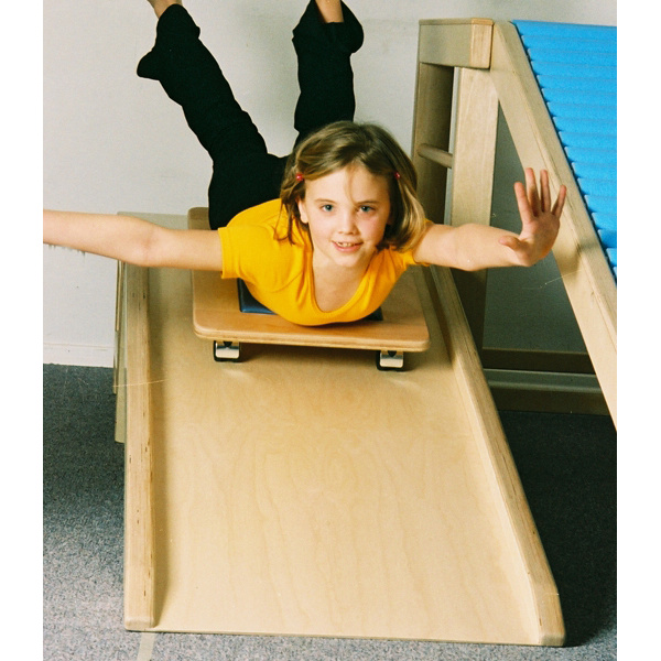Дървена борд пързалка - съоръжение за игра и терапия