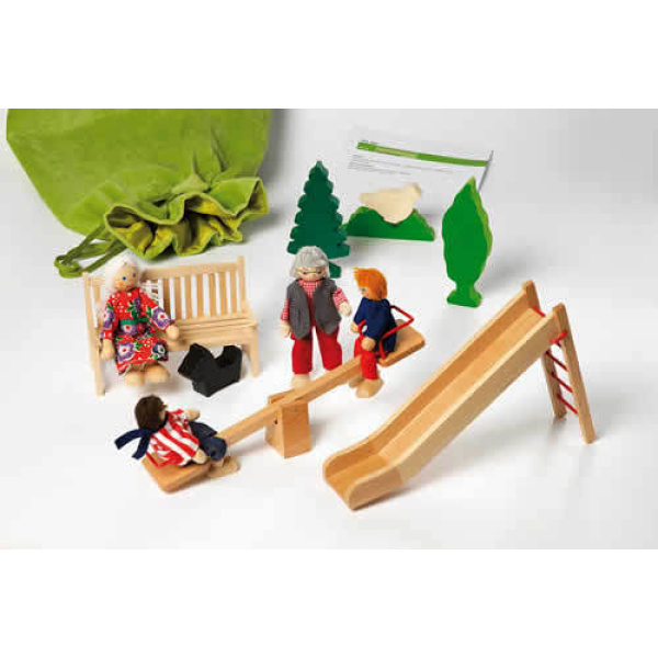 Парк - приказна торбичка с дървени фигурки