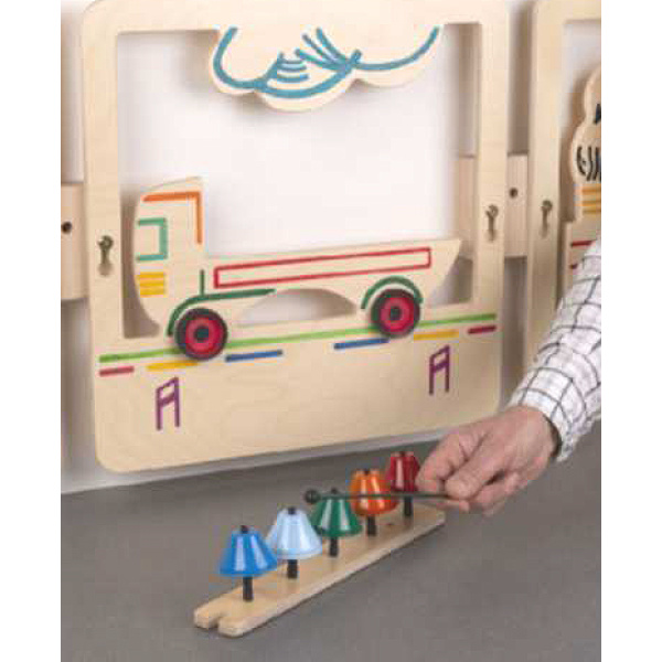 Влакче с камбанки – музикален стенен панел за игра